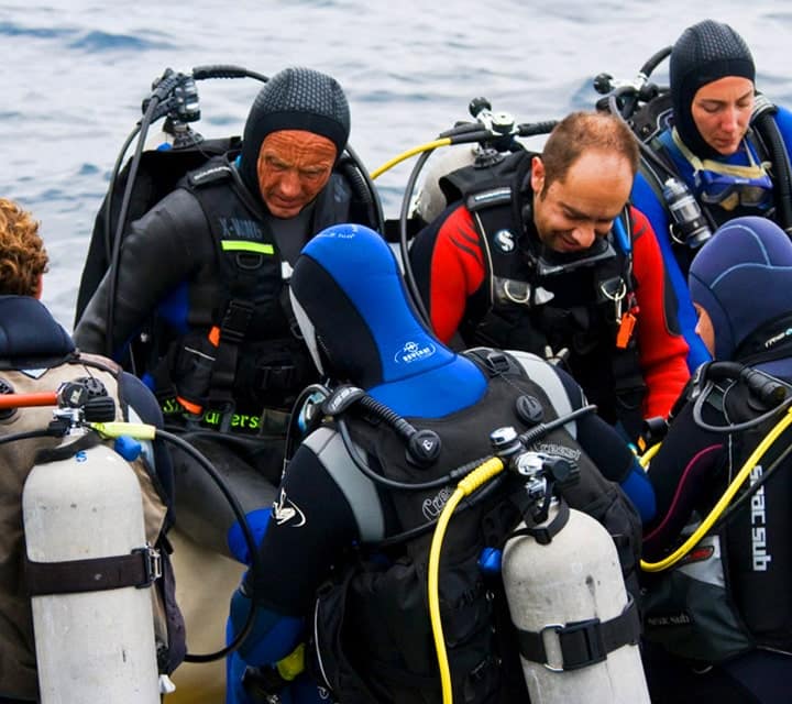 Divers ready to explore Galapagos ocean