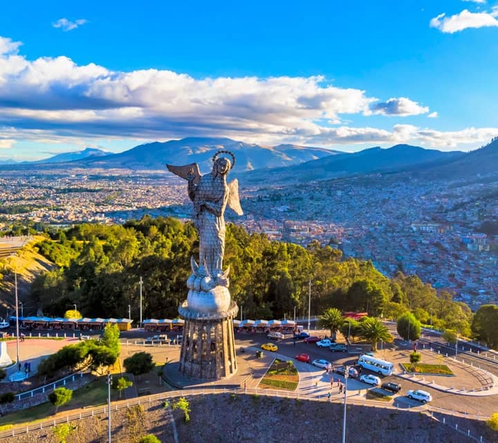 Virgin De El Panecillo in Quito